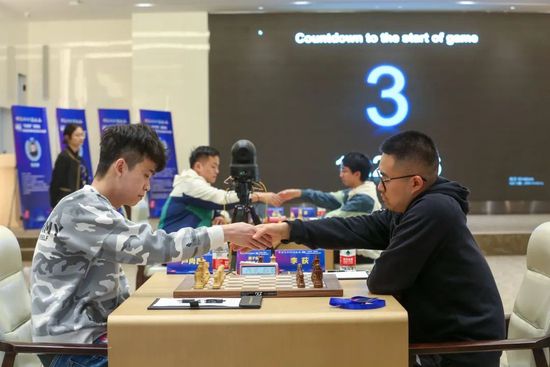 此次发布的终极预告片中，彭昱畅和乔杉均以;手艺人亮相，传统的搓澡手艺在他们的演绎下显得新奇有趣